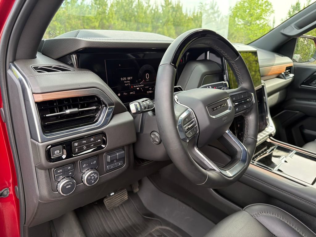 Used 2025 GMC Yukon Denali w/ Denali Reserve Package image 17