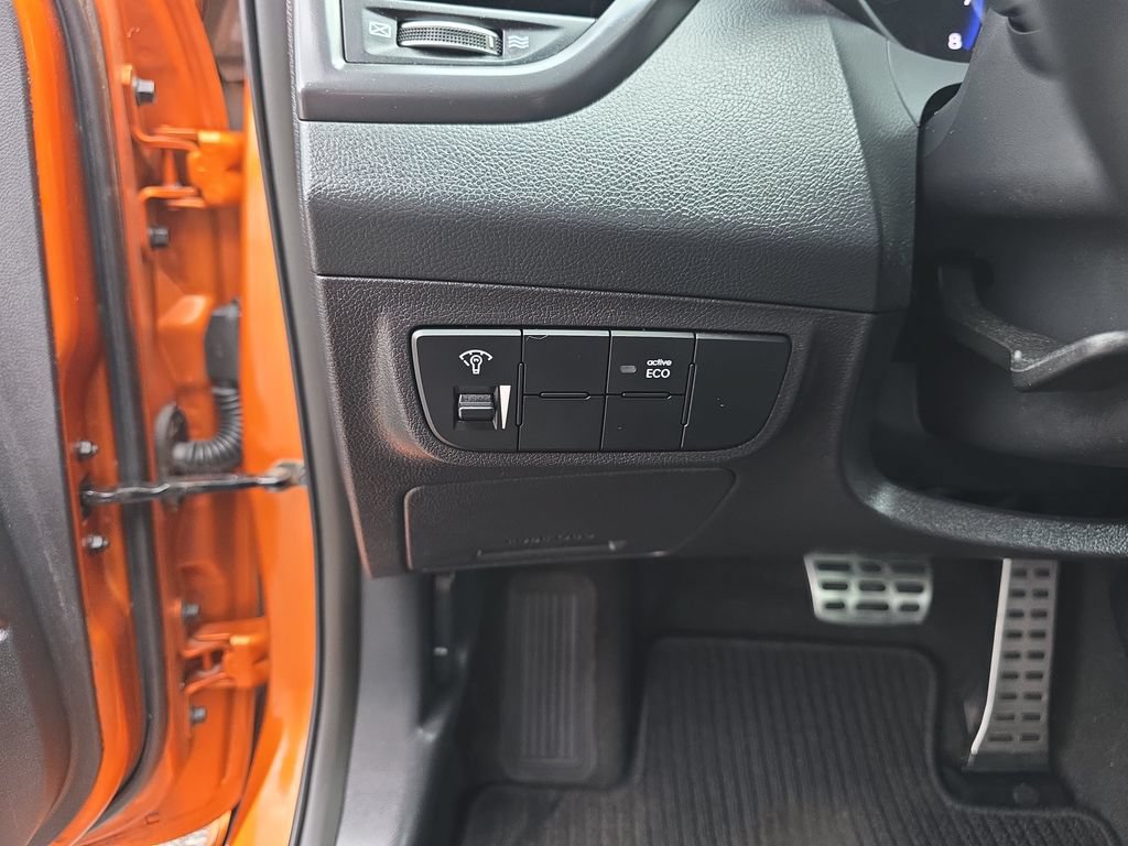 Used 2013 Hyundai Veloster Turbo FWD image 17