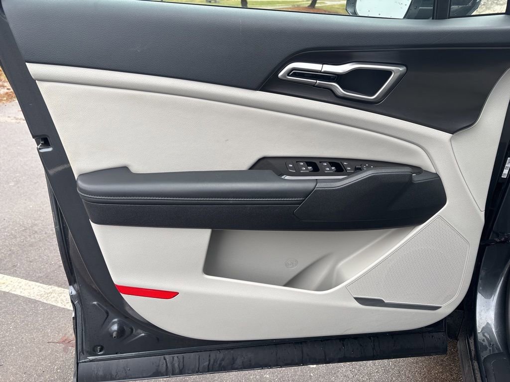 Used 2025 Kia Sportage EX image 15