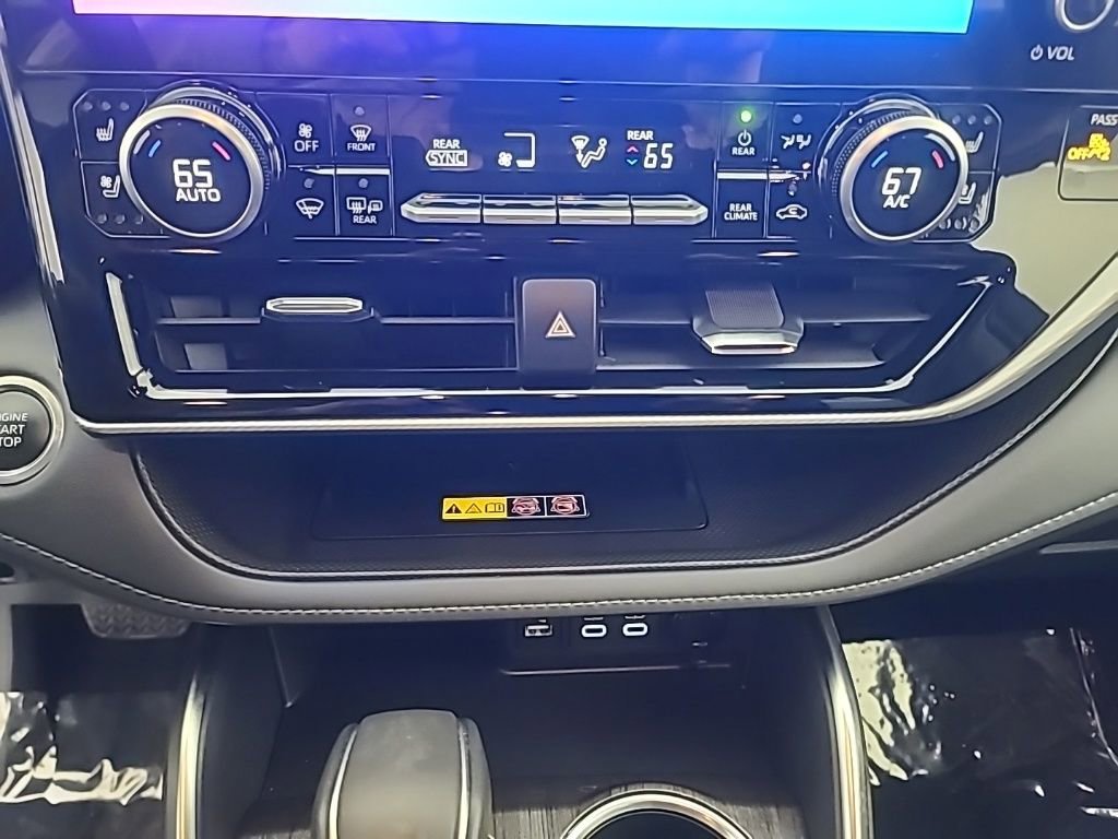 Used 2025 Toyota Highlander Platinum image 38