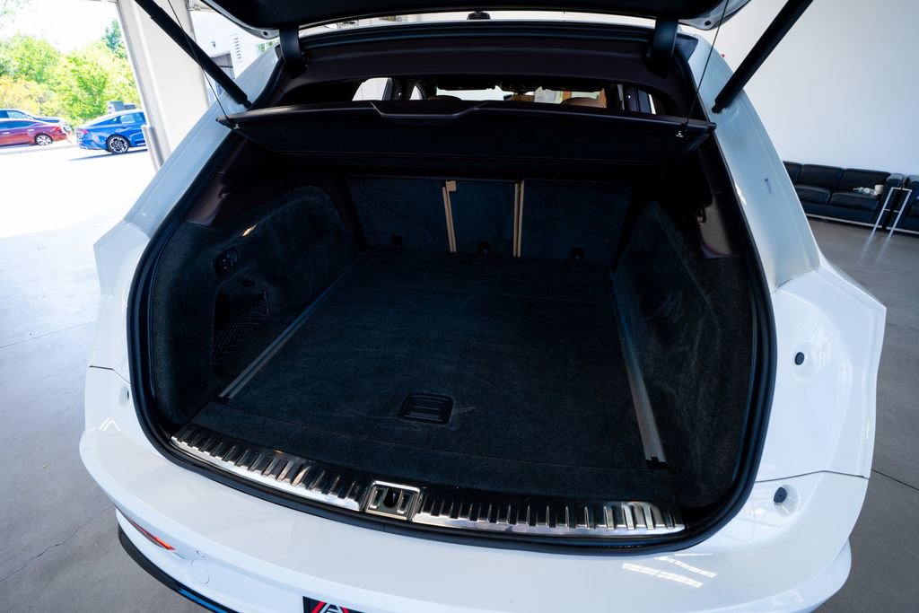 Used 2021 Bentley Bentayga image 59