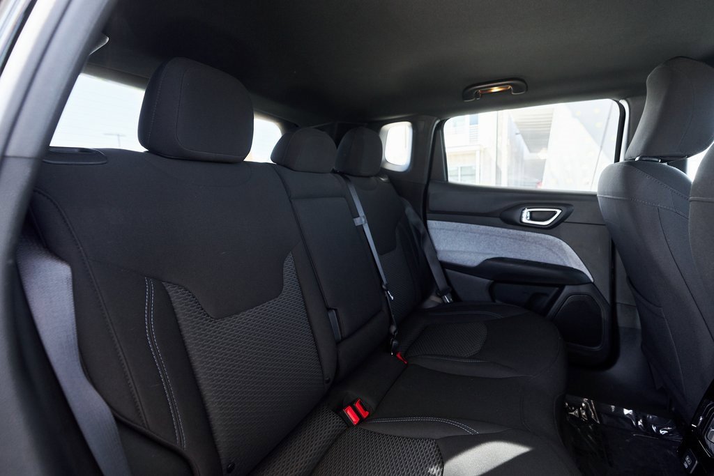 Used 2023 Jeep Compass Sport image 27