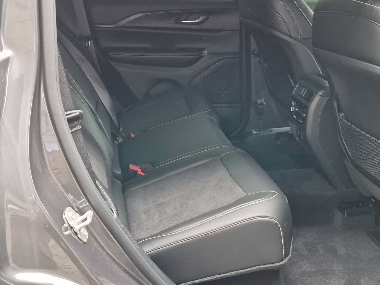 Used 2024 Jeep Grand Cherokee Altitude AWD/4WD image 21