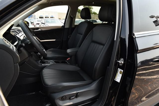 Certified 2023 Volkswagen Tiguan SE w/ Panoramic Sunroof Package FWD image 19