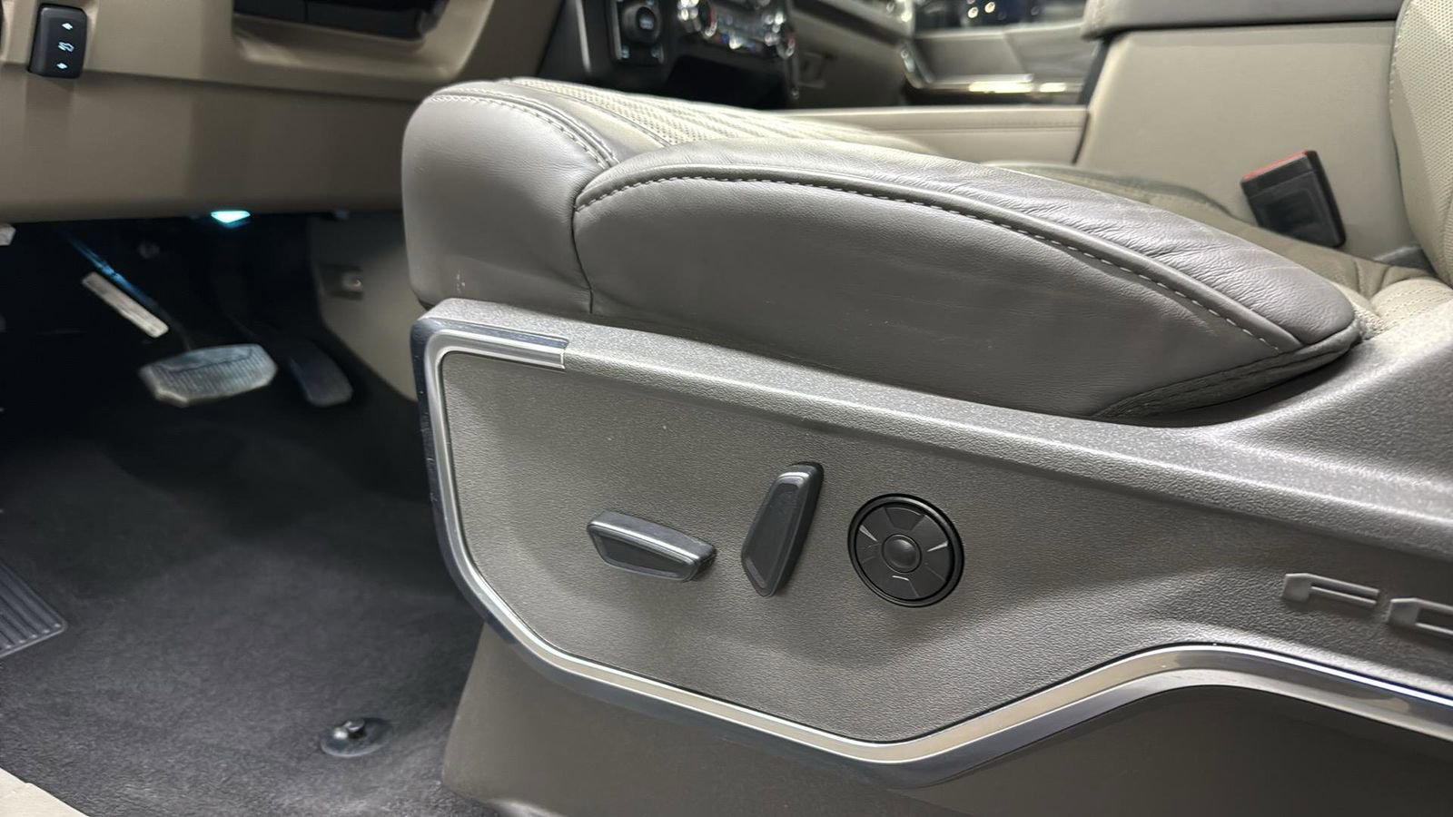 New 2026 Ford F250 Platinum w/ Platinum Plus Package image 12