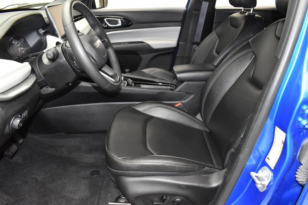 Used 2025 Jeep Compass Limited AWD/4WD image 13