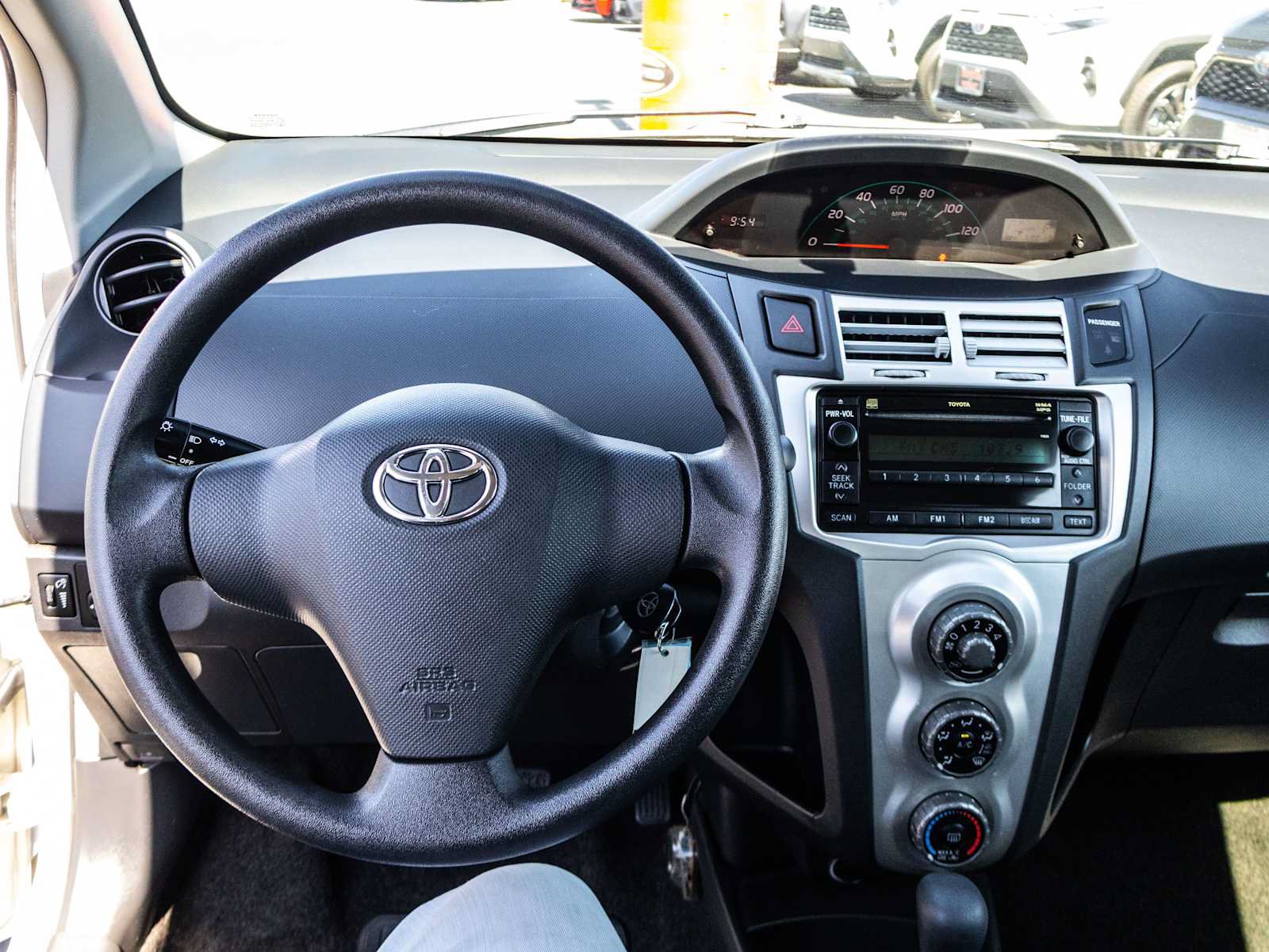 Used 2008 Toyota Yaris 2-Door Hatchback FWD image 29