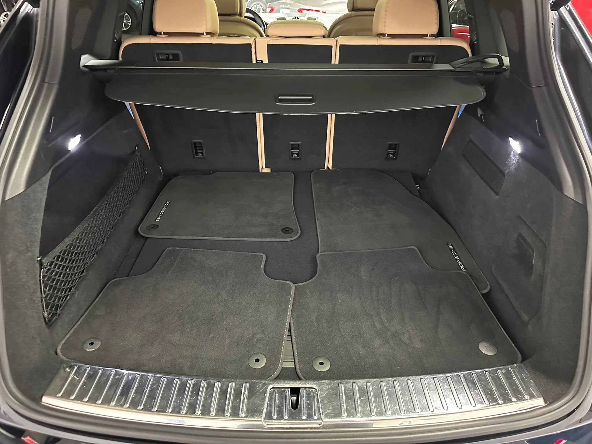 Used 2022 Porsche Cayenne AWD/4WD image 18
