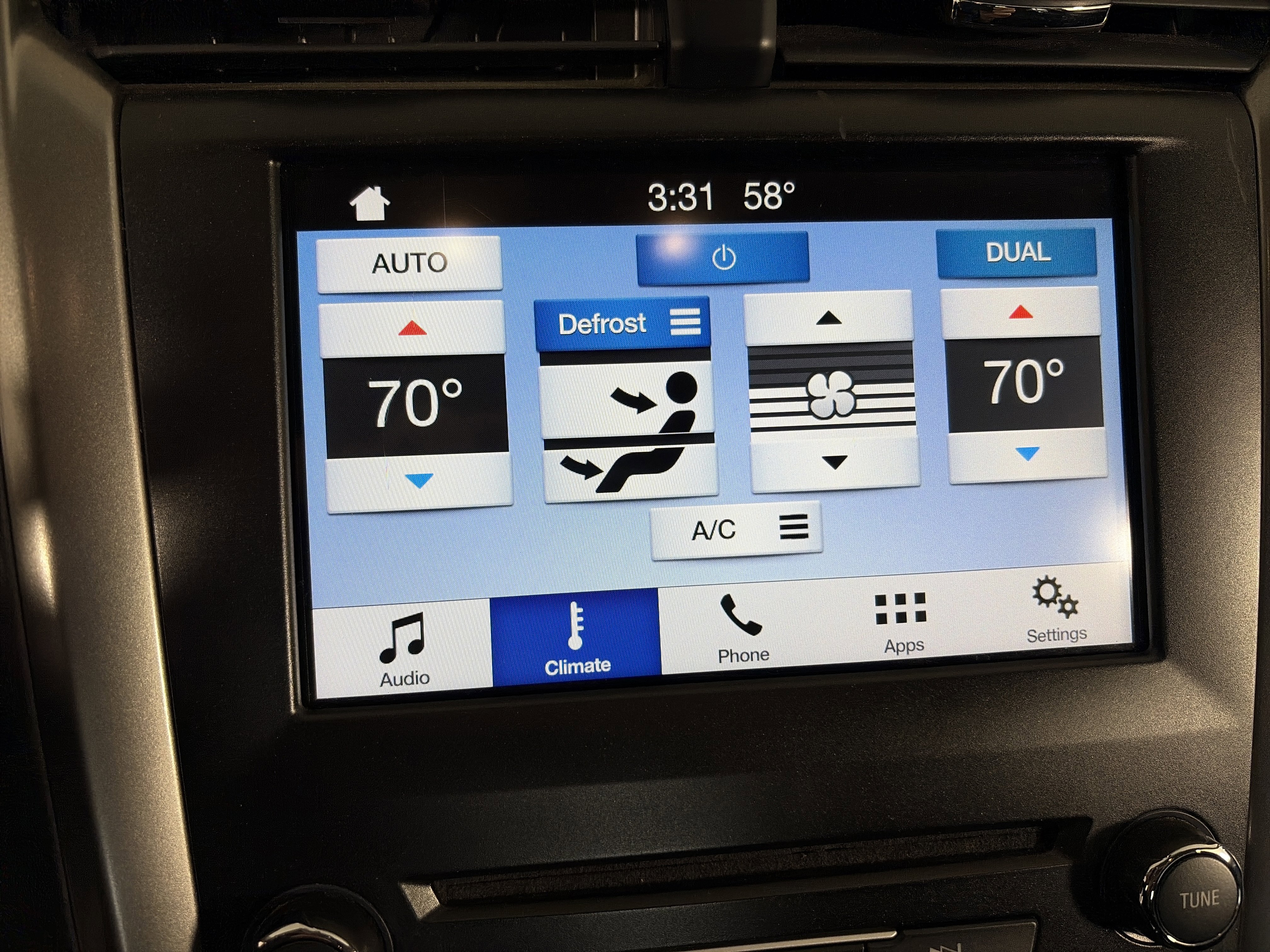 Used 2018 Ford Fusion SE w/ Fusion SE Technology Package FWD image 18