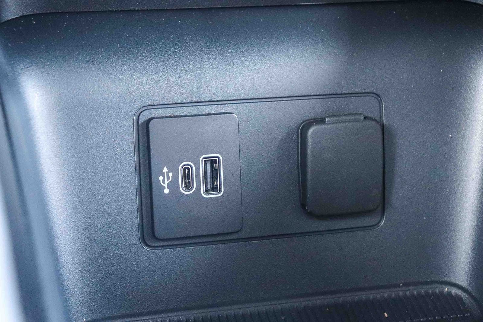 Used 2026 Ford Explorer Active w/ Active Comfort Package RWD image 25