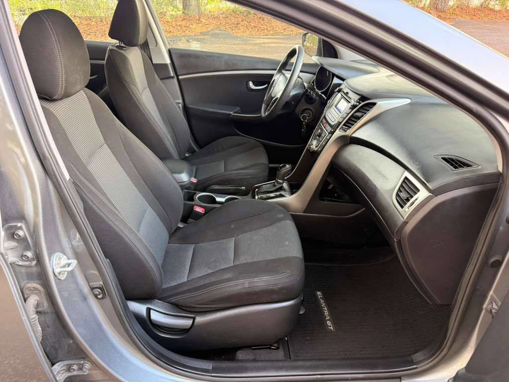 Used 2016 Hyundai Elantra GT FWD image 15