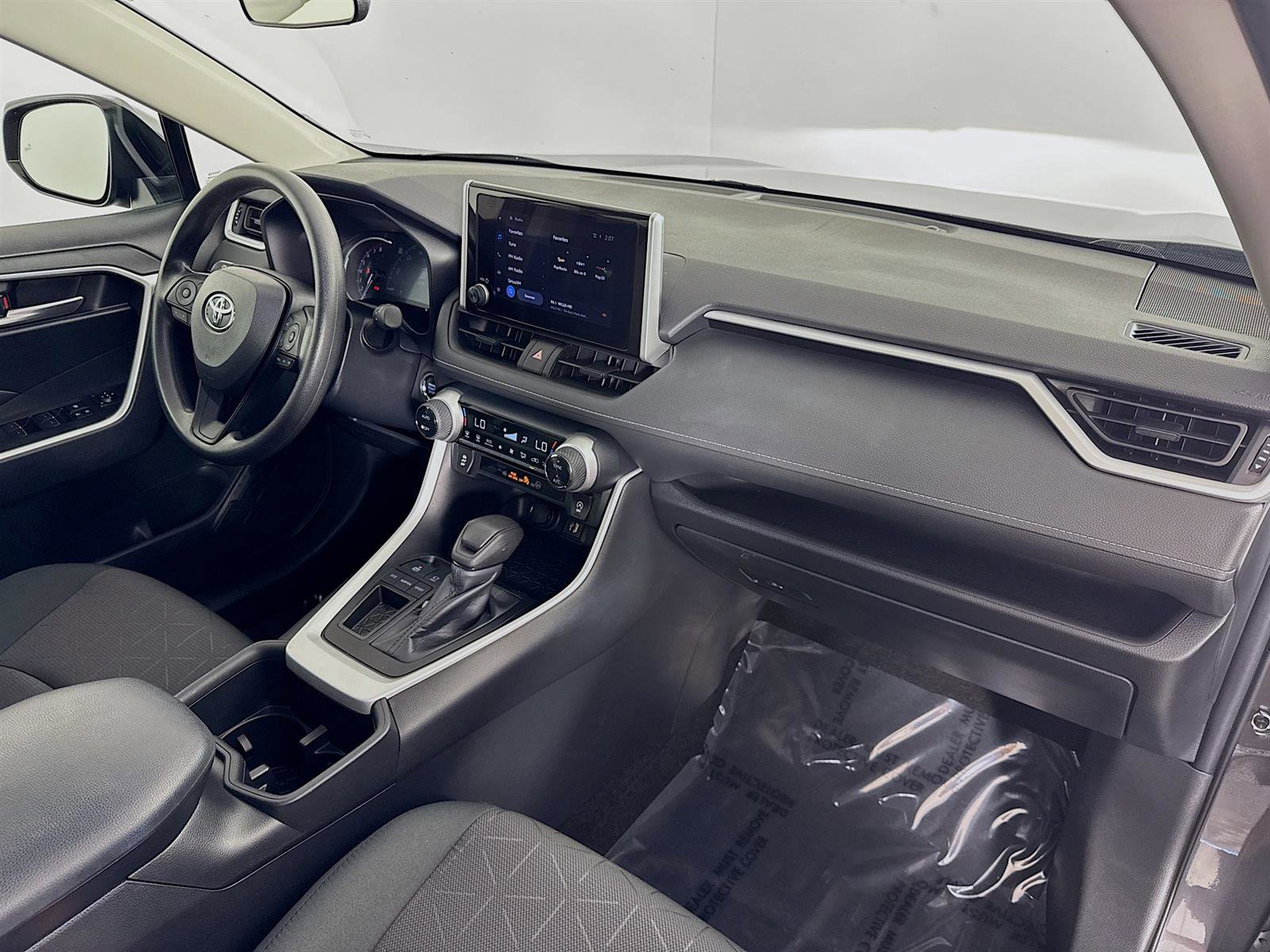 Used 2024 Toyota RAV4 XLE image 29