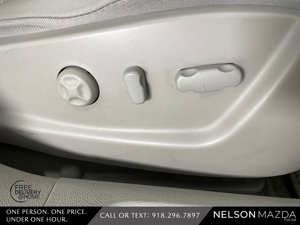 Used 2011 Buick Lucerne CXL image 48