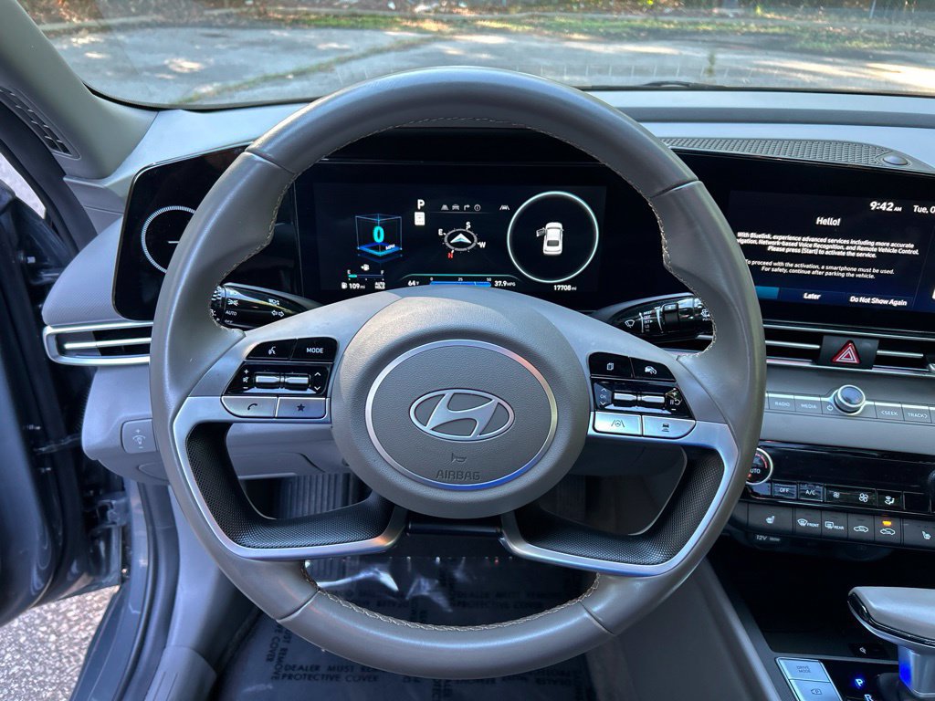 Used 2025 Hyundai Elantra SEL FWD image 20