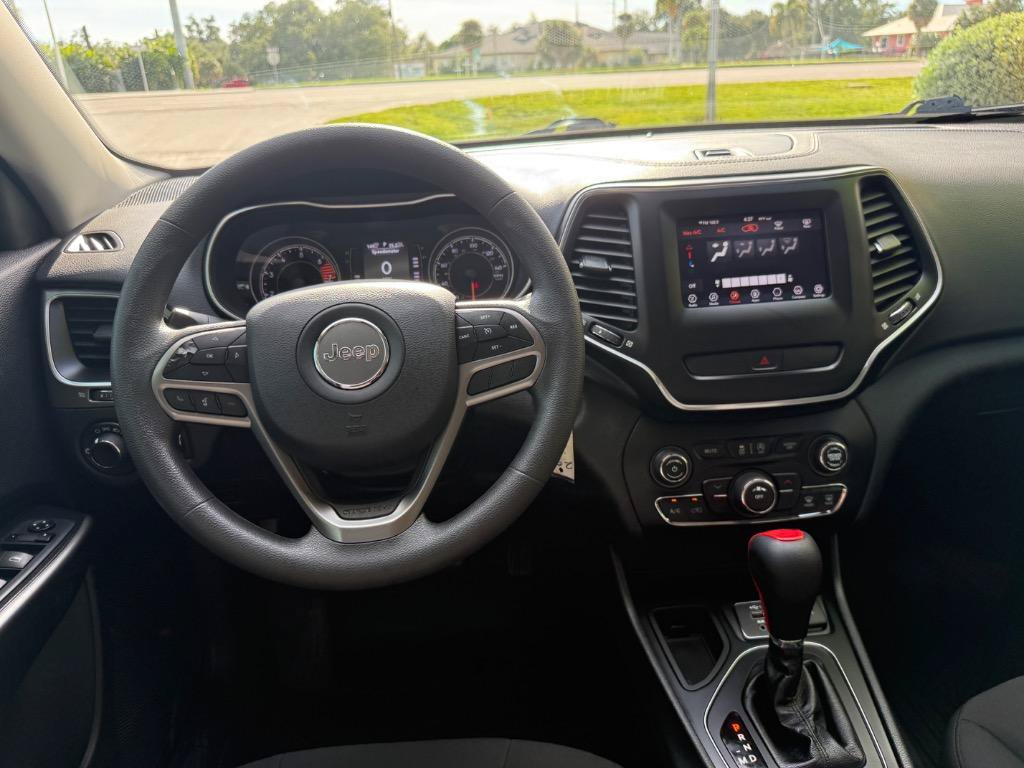 Used 2020 Jeep Cherokee Latitude FWD image 7
