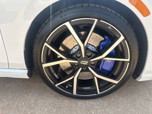 Used 2022 Volkswagen Golf R image 10