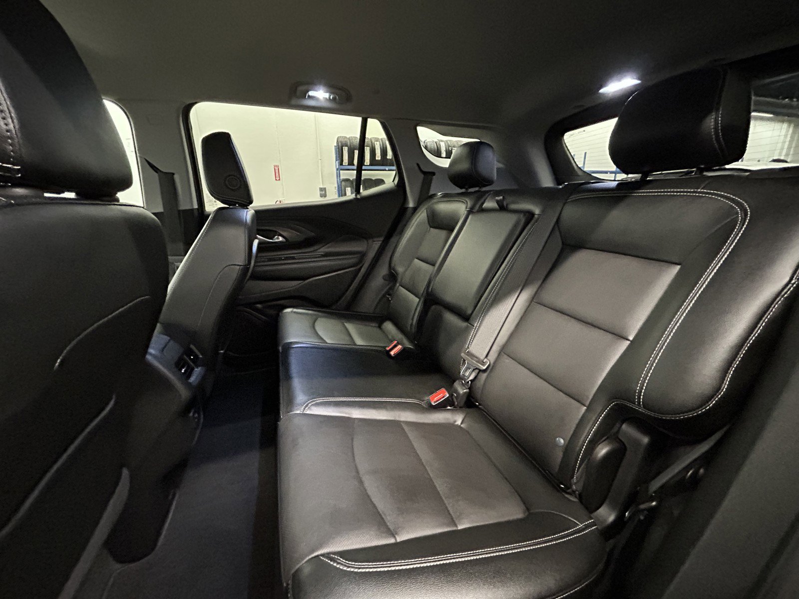 Used 2023 GMC Terrain SLT image 13