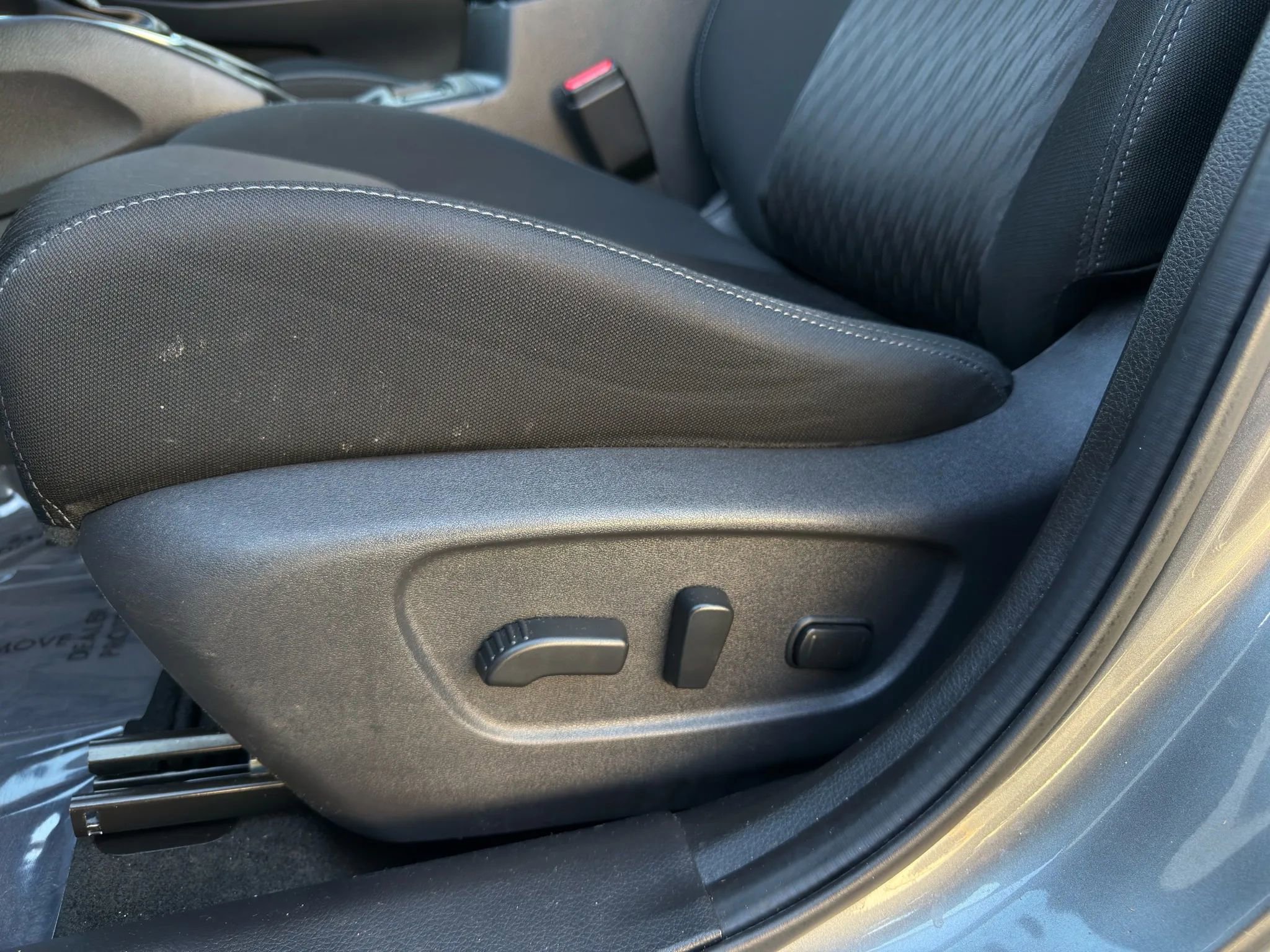 Used 2020 Nissan Rogue SV image 18