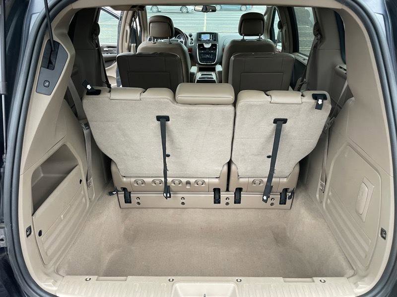 Used 2014 Chrysler Town & Country Touring FWD image 15
