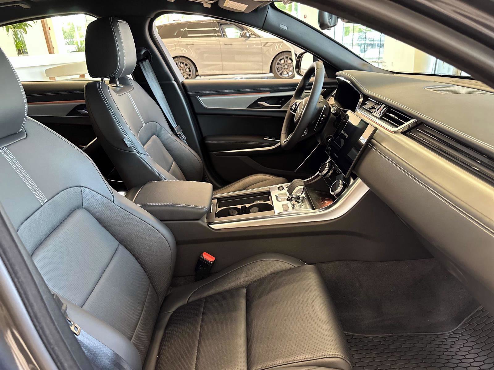 New 2024 Jaguar XF R-Dynamic SE image 6