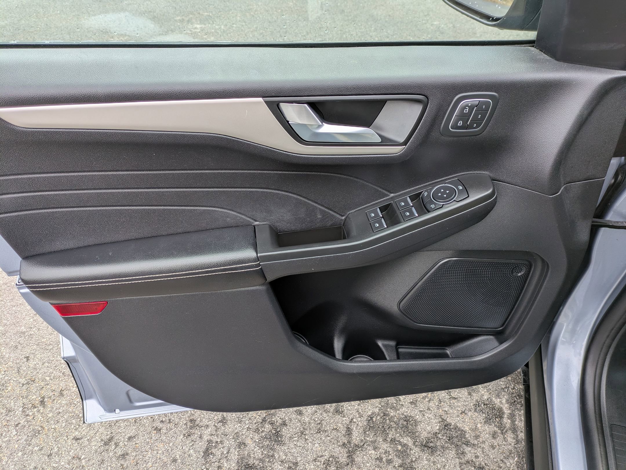 Used 2022 Ford Escape SEL w/ Technology Package image 6