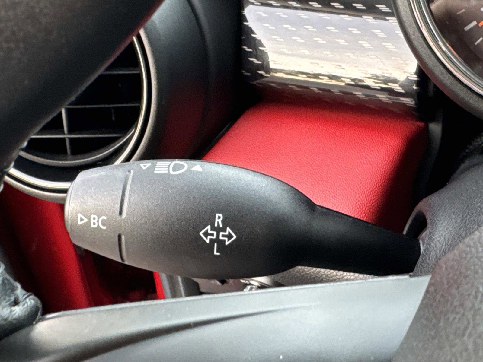 Used 2018 MINI Cooper S image 28