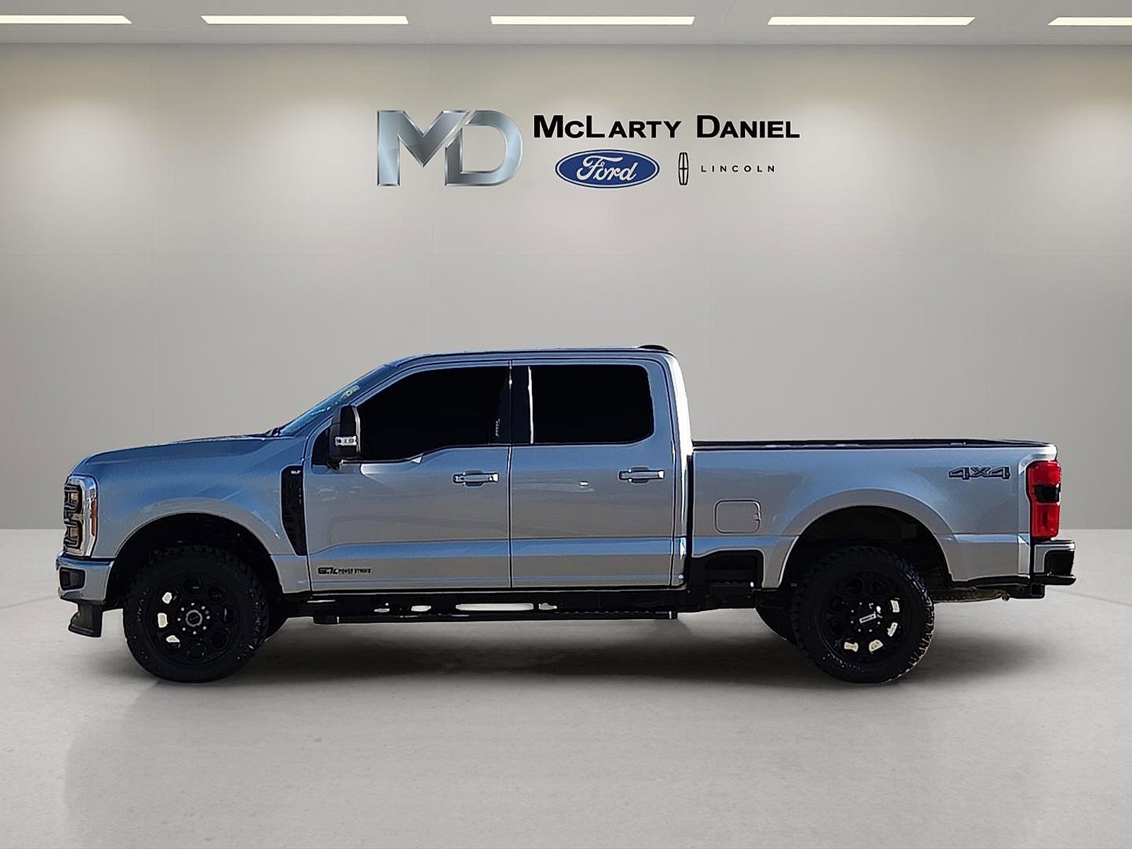 Used 2023 Ford F250 XLT w/ Black Appearance Package image 3