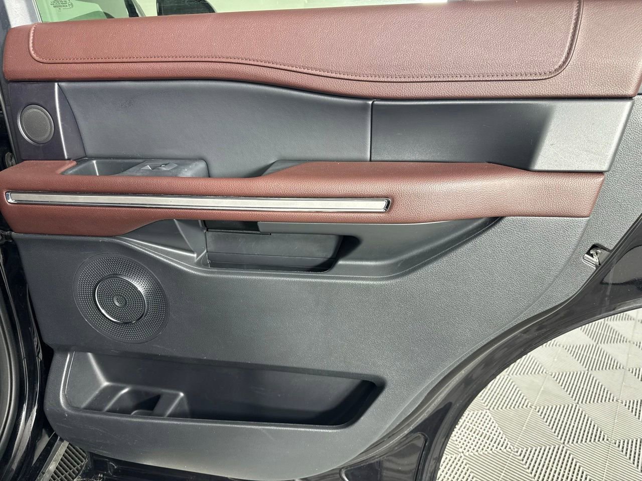 Used 2024 Ford Expedition Limited image 29