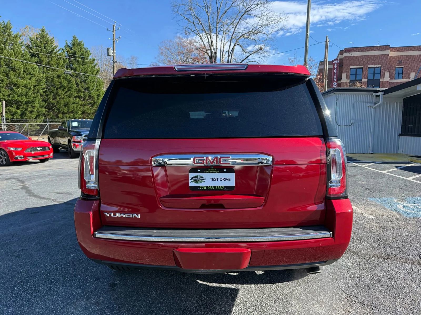 Used 2015 GMC Yukon Denali w/ Open Road Package image 10