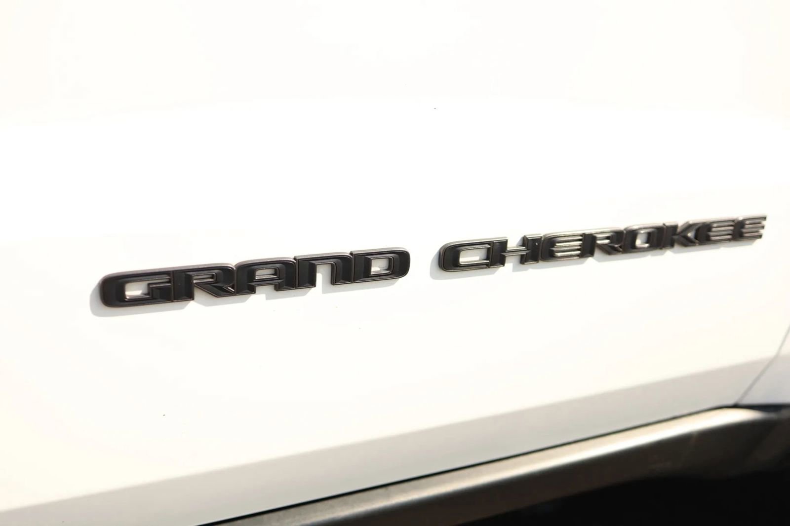 Used 2018 Jeep Grand Cherokee Laredo image 38