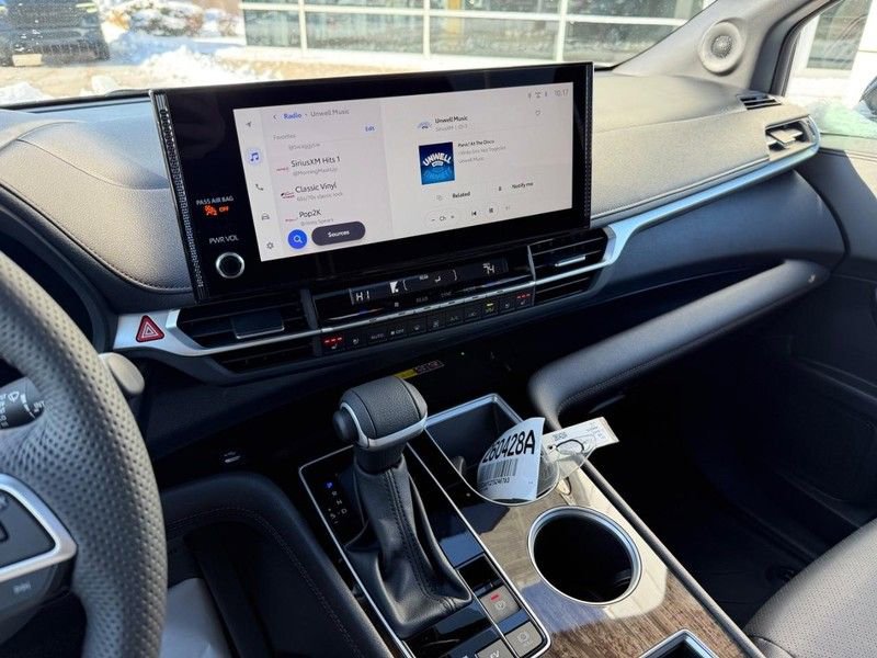 Used 2026 Toyota Sienna Limited image 26