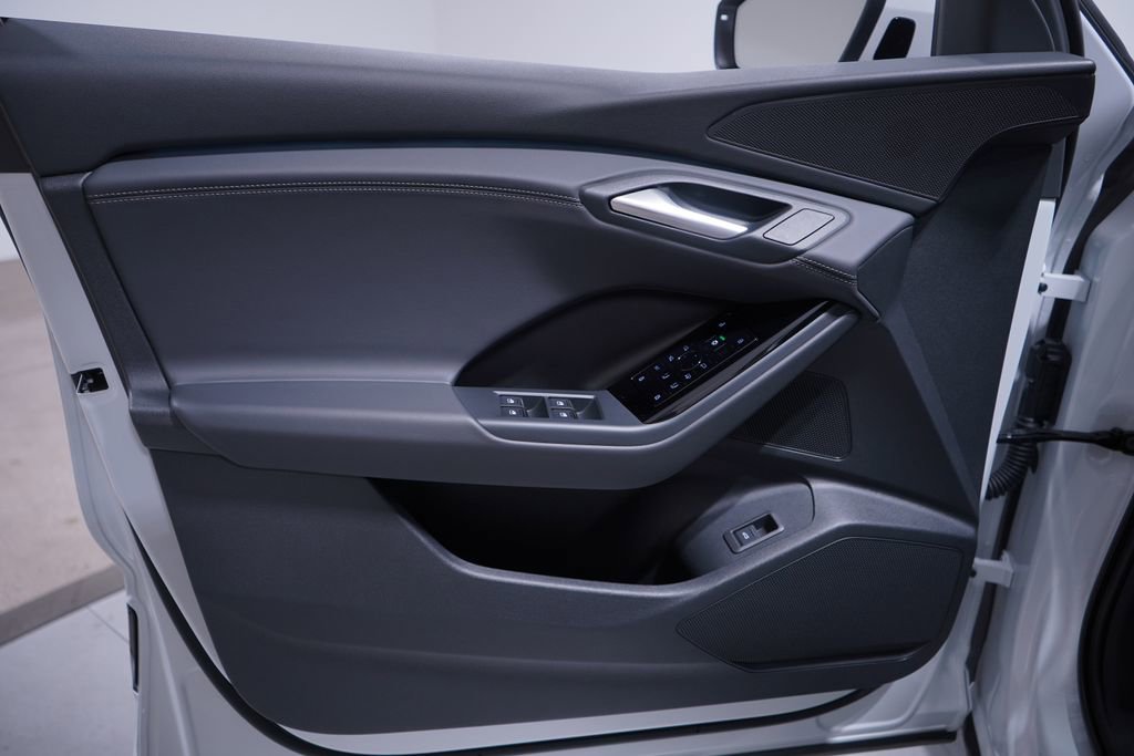 Used 2025 Audi Q6 e-tron Premium w/ Convenience Package image 14