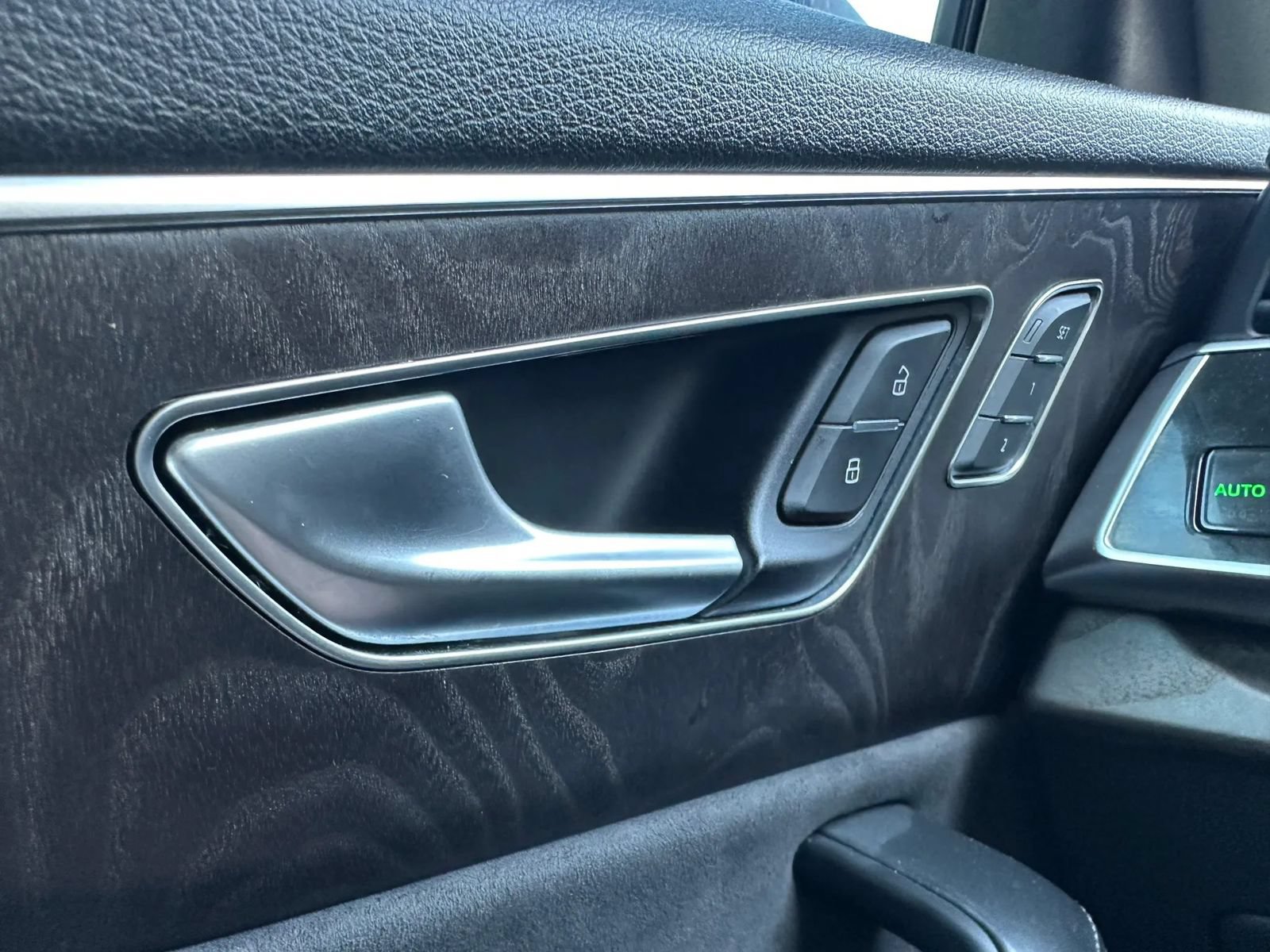 Used 2019 Audi Q8 Prestige w/ Luxury Package AWD/4WD image 43