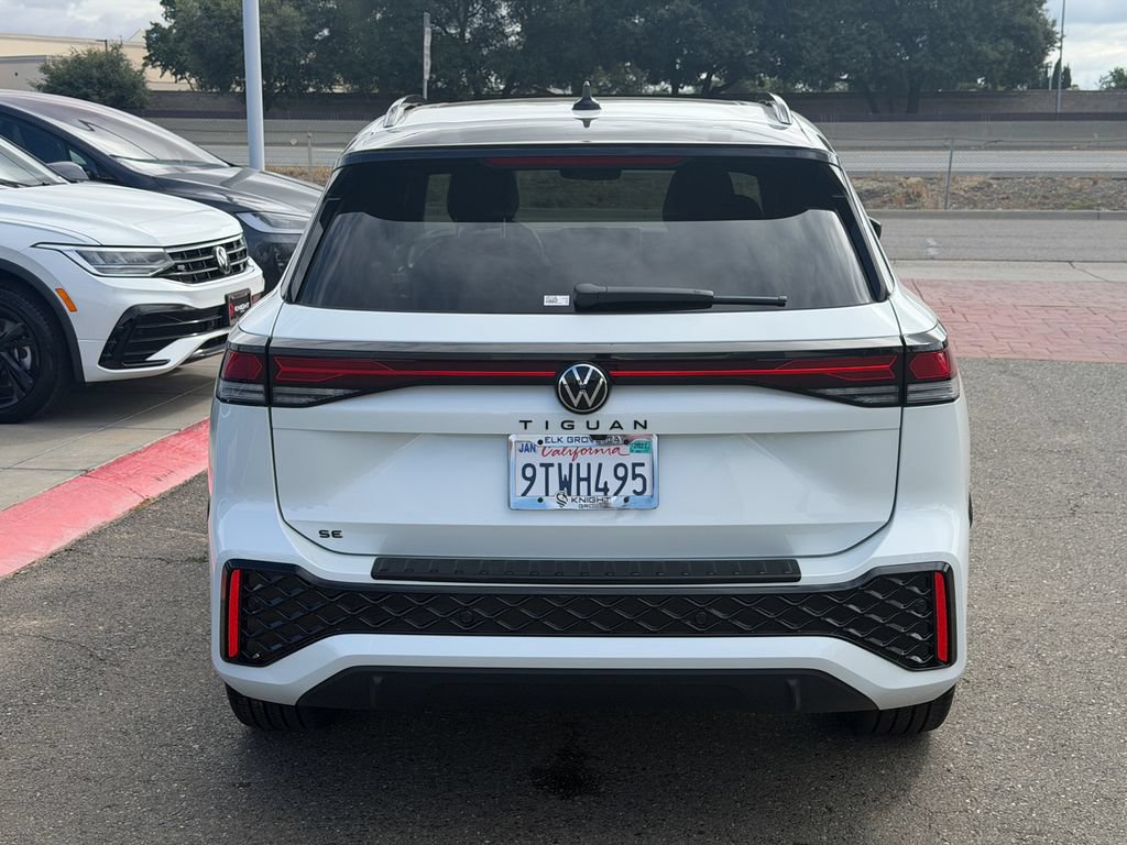 Certified 2026 Volkswagen Tiguan SE R-Line FWD image 9
