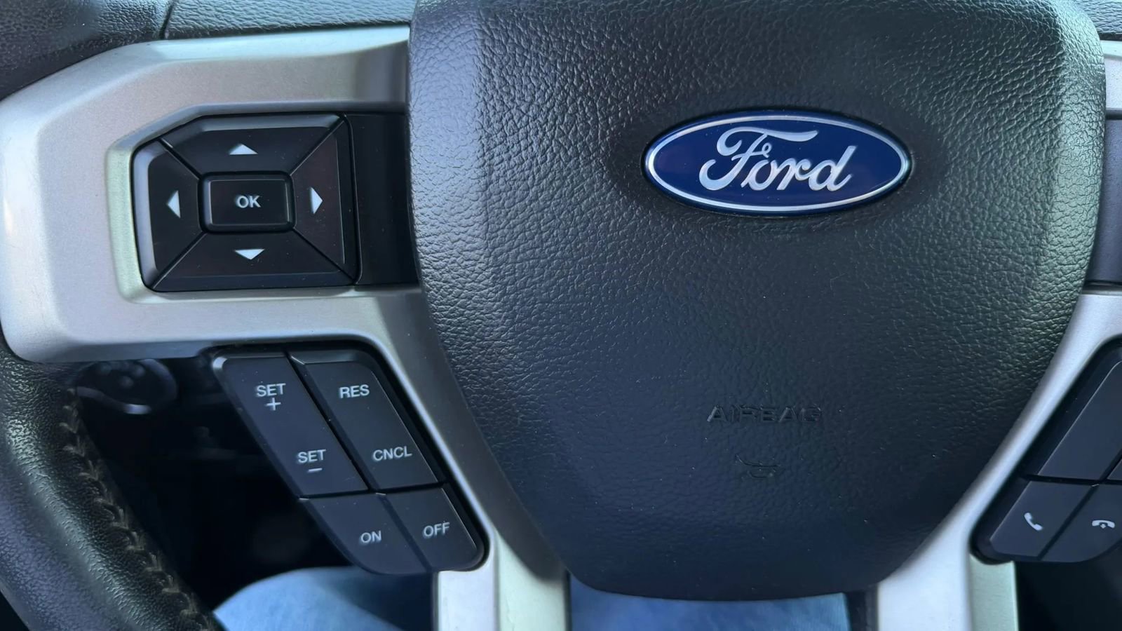 Used 2020 Ford F350 Lariat w/ Lariat Value Package AWD/4WD image 19