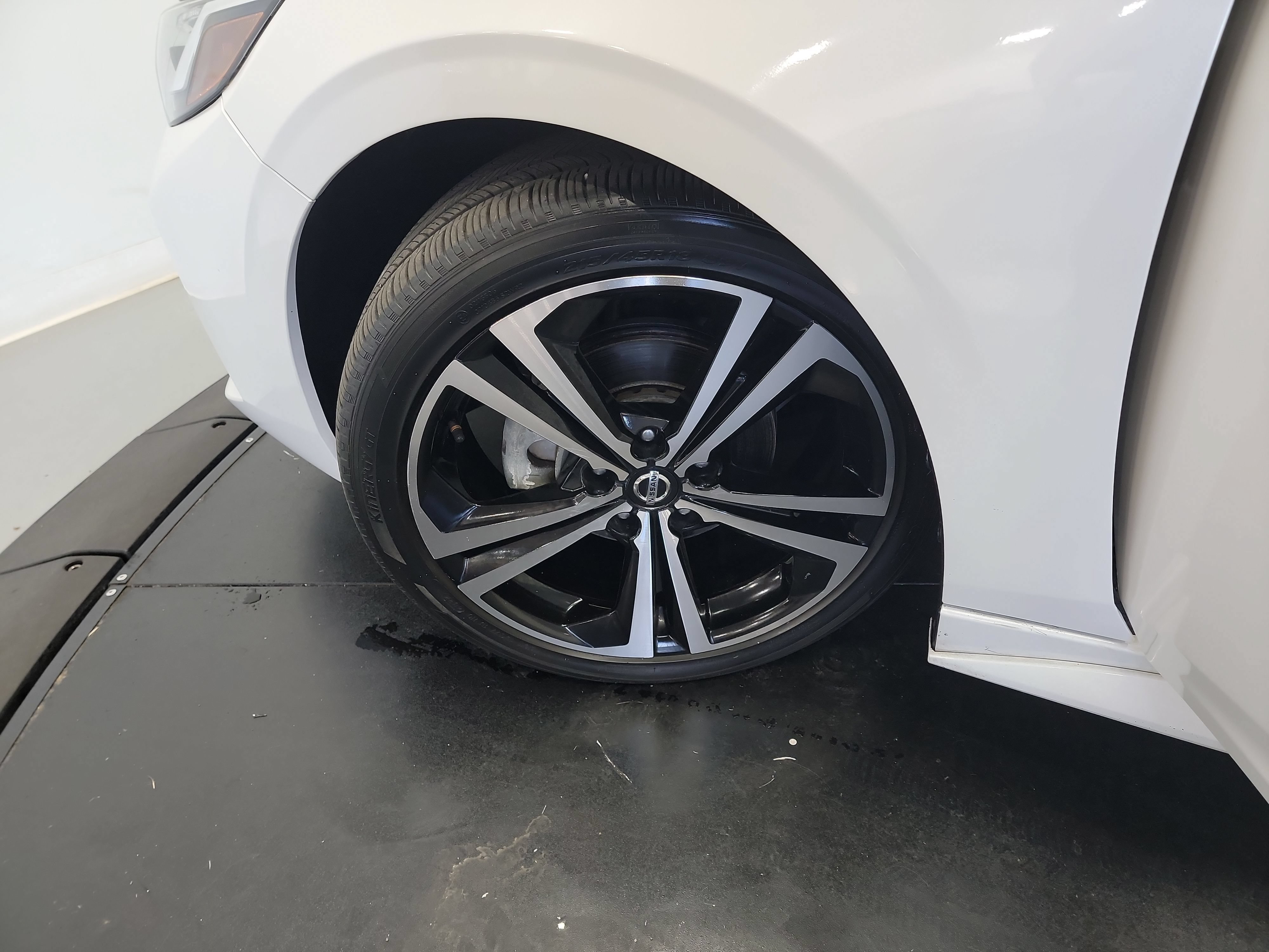 Used 2023 Nissan Sentra SR w/ SR Premium Package FWD image 30