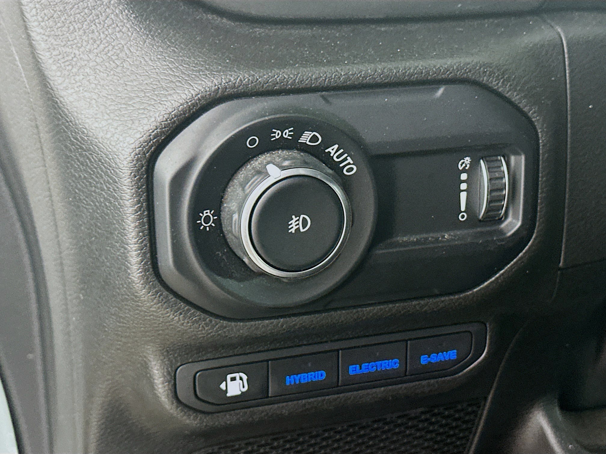 Used 2023 Jeep Wrangler Unlimited w/ Sun & Screen Package AWD/4WD image 17