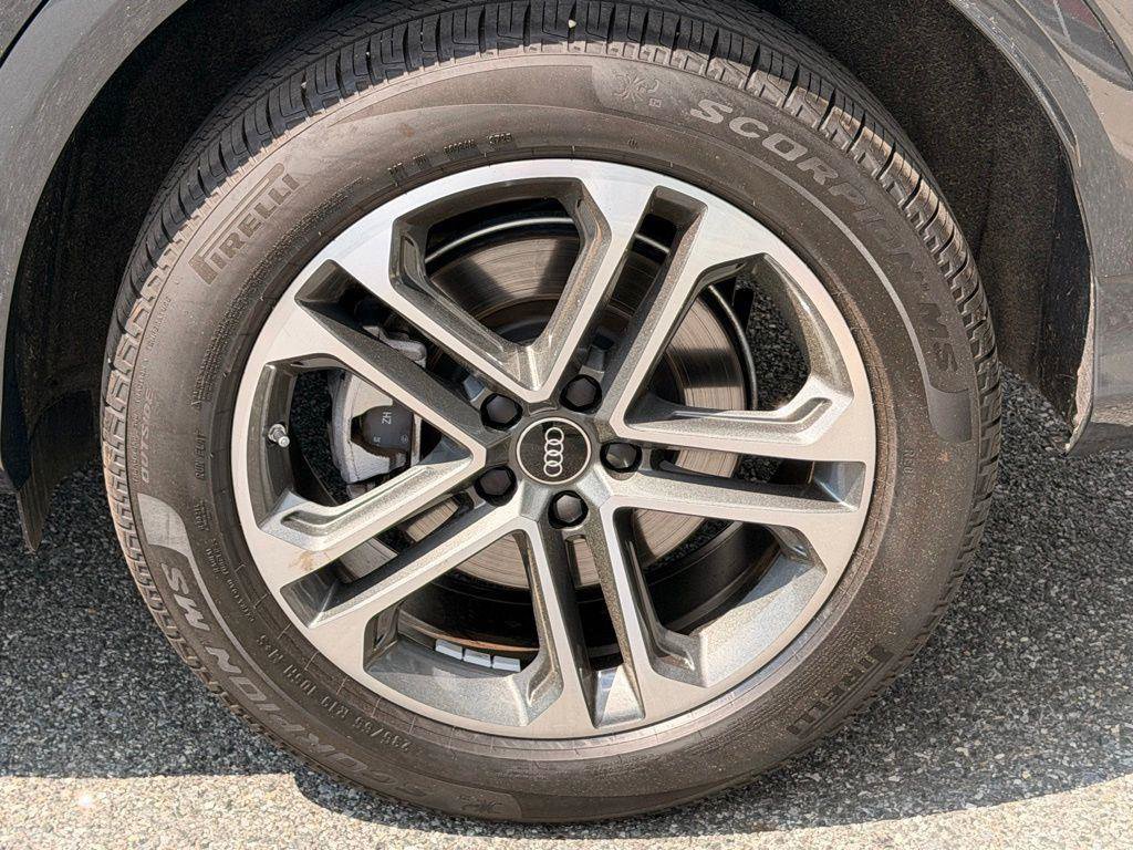 Certified 2025 Audi Q5 Premium w/ Convenience Package AWD/4WD image 24