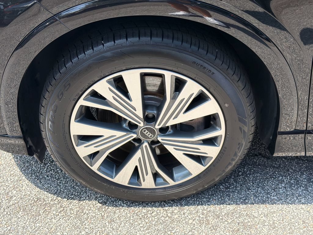 Used 2023 Audi Q4 e-tron Premium Plus RWD image 11