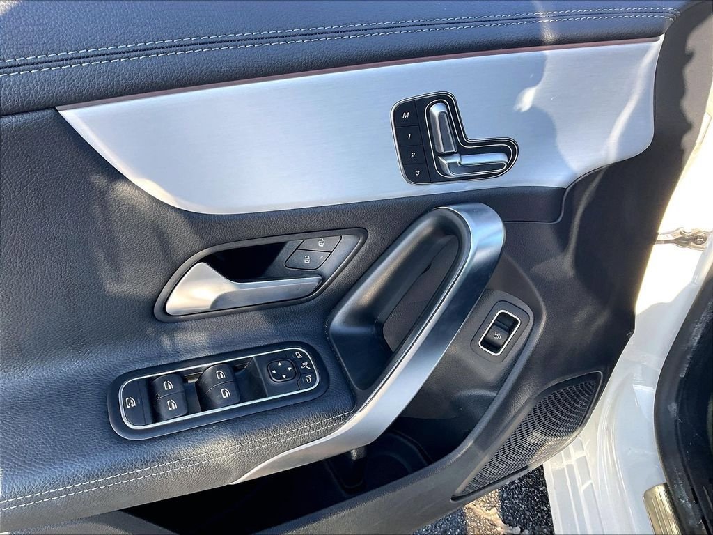 Used 2025 Mercedes-Benz CLA 250 4MATIC image 37