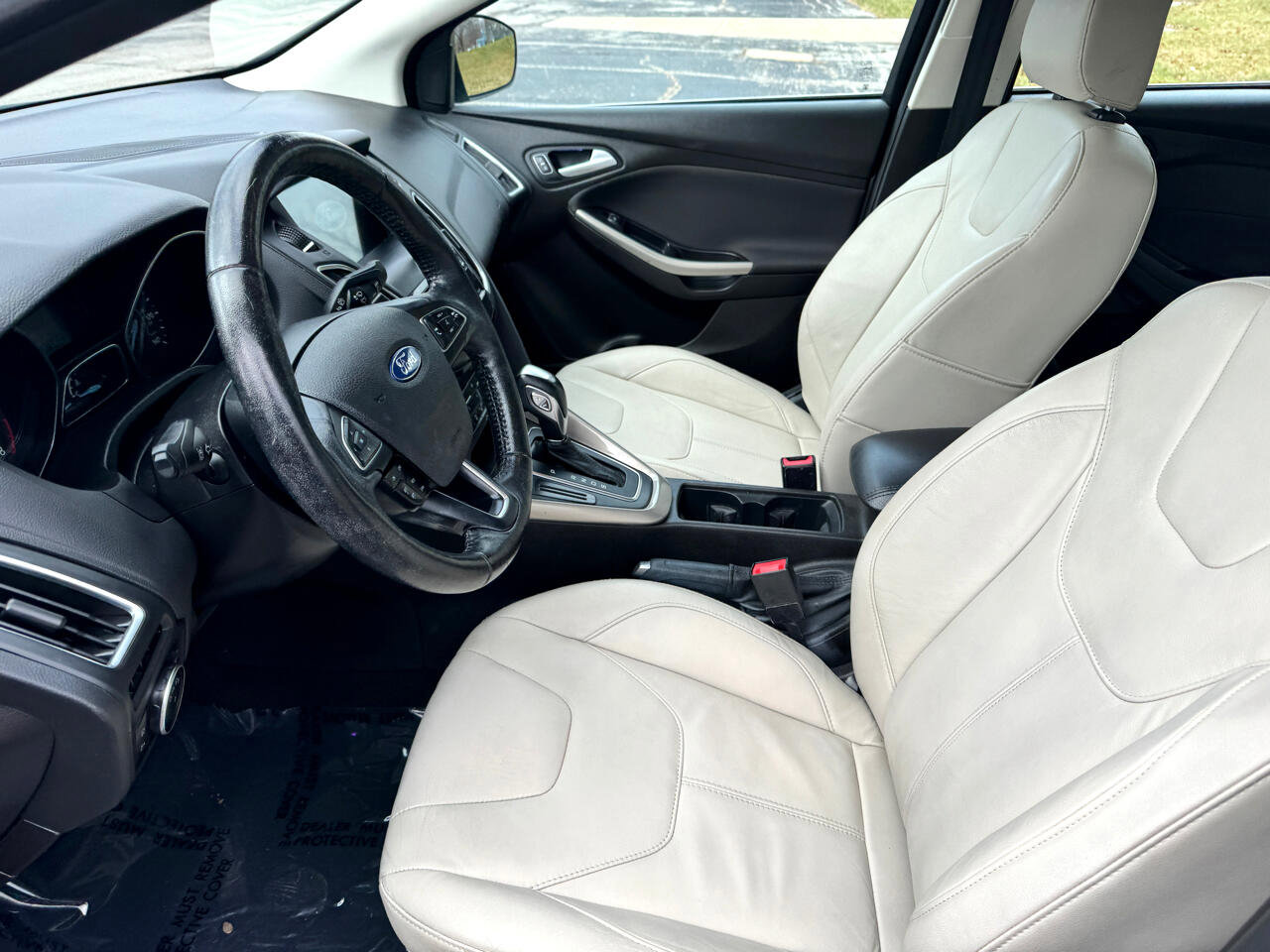 Used 2016 Ford Focus Titanium w/ Titanium Technology Package FWD image 26