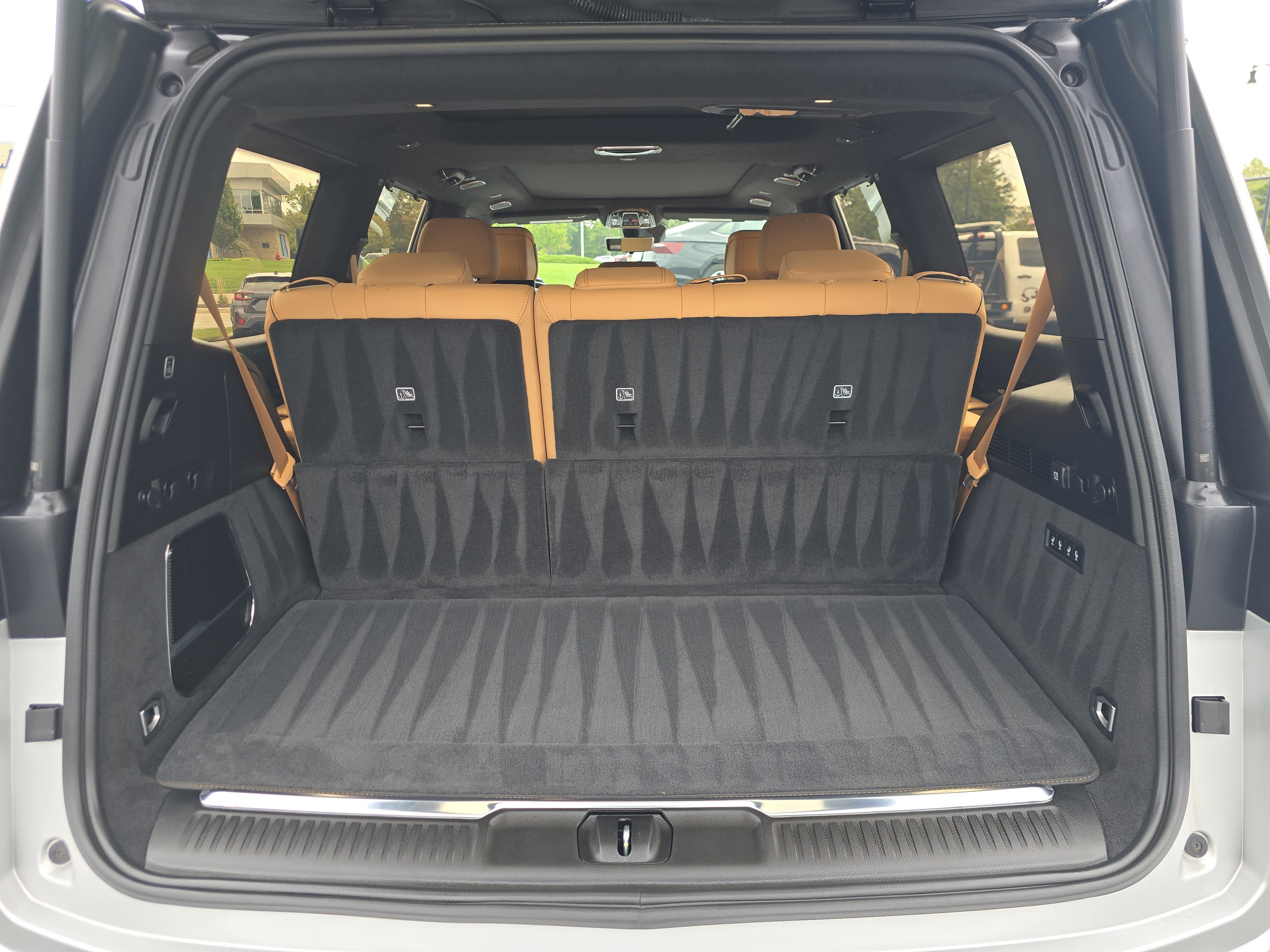 Used 2024 Jeep Grand Wagoneer Series III w/ Rear Seat Video Group 1 AWD/4WD image 18