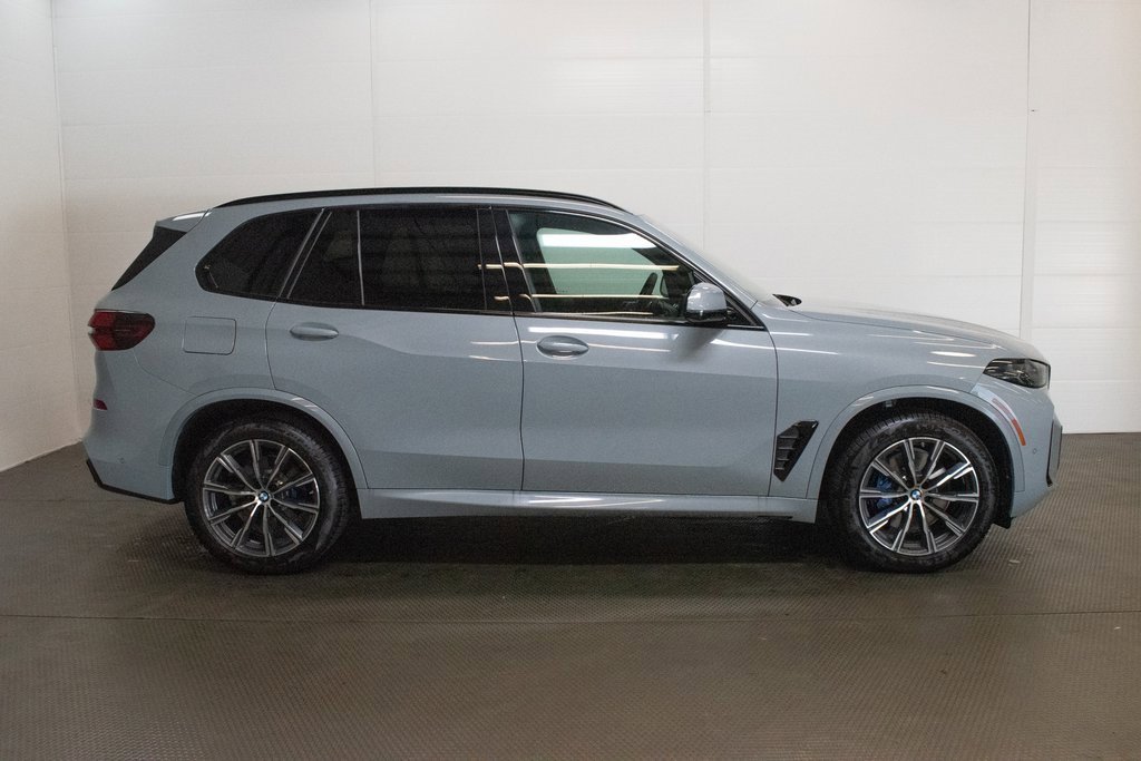 New 2026 BMW X5 xDrive40i w/ M Sport Package image 3