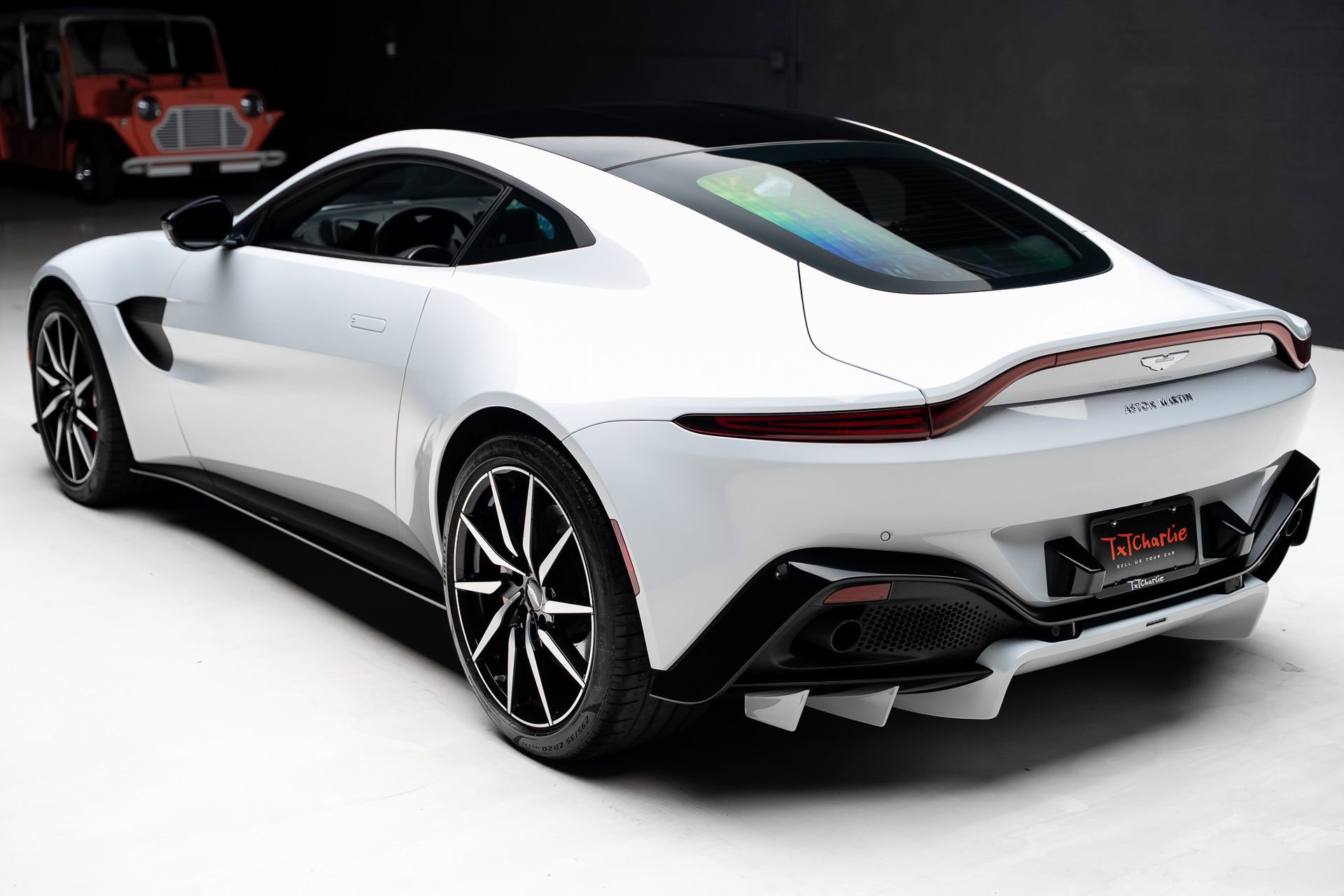 Used 2019 Aston Martin V8 Vantage Coupe RWD image 23
