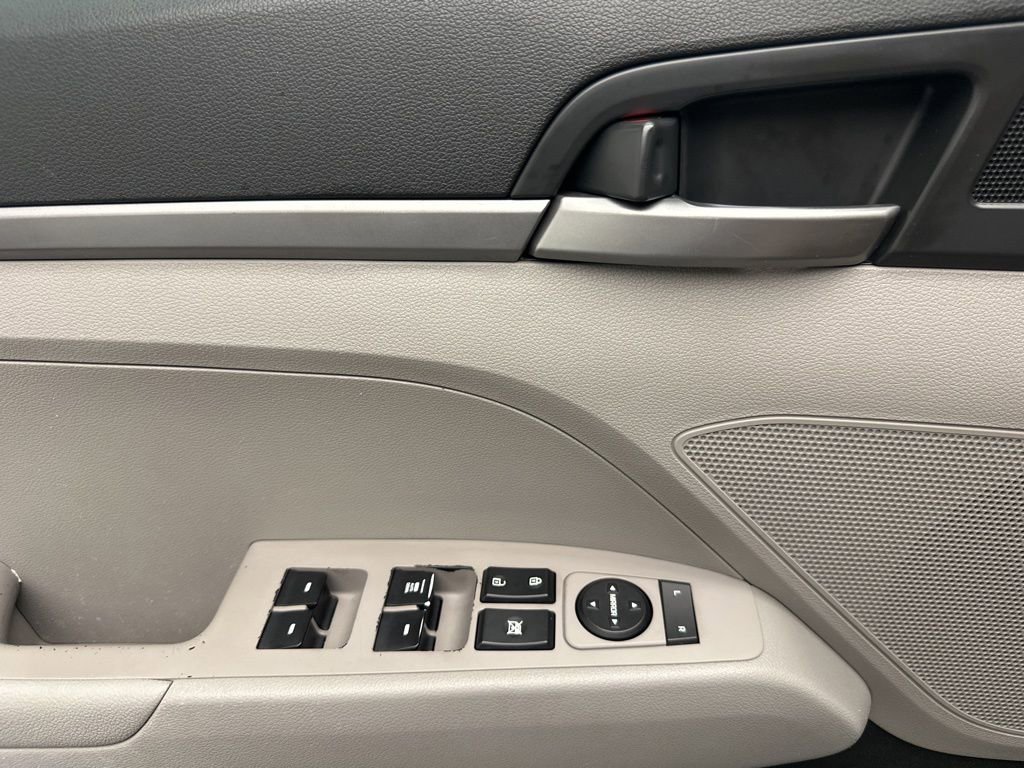 Used 2017 Hyundai Elantra SE FWD image 21