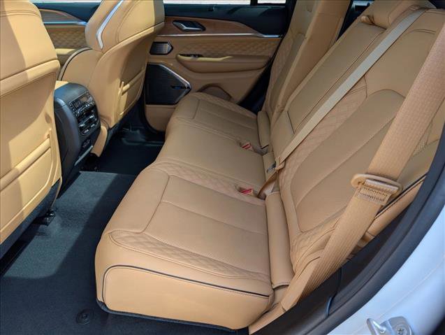 Used 2024 Jeep Grand Cherokee Summit image 21