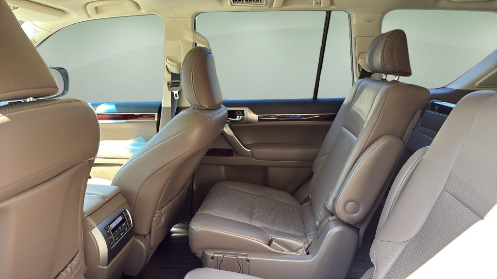 Used 2017 Lexus GX 460 Luxury w/ Sport Design Package AWD/4WD image 16