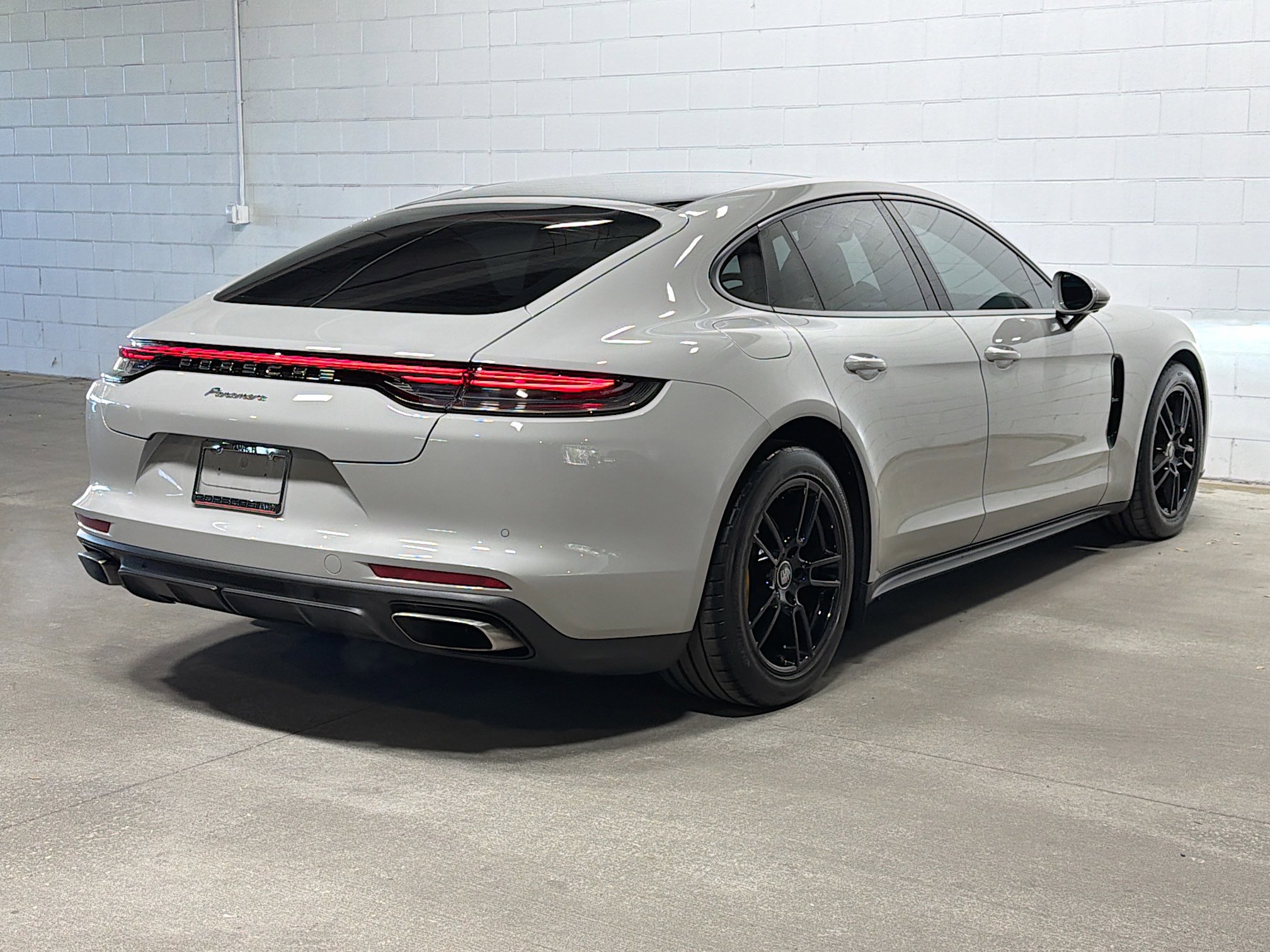Used 2023 Porsche Panamera image 7