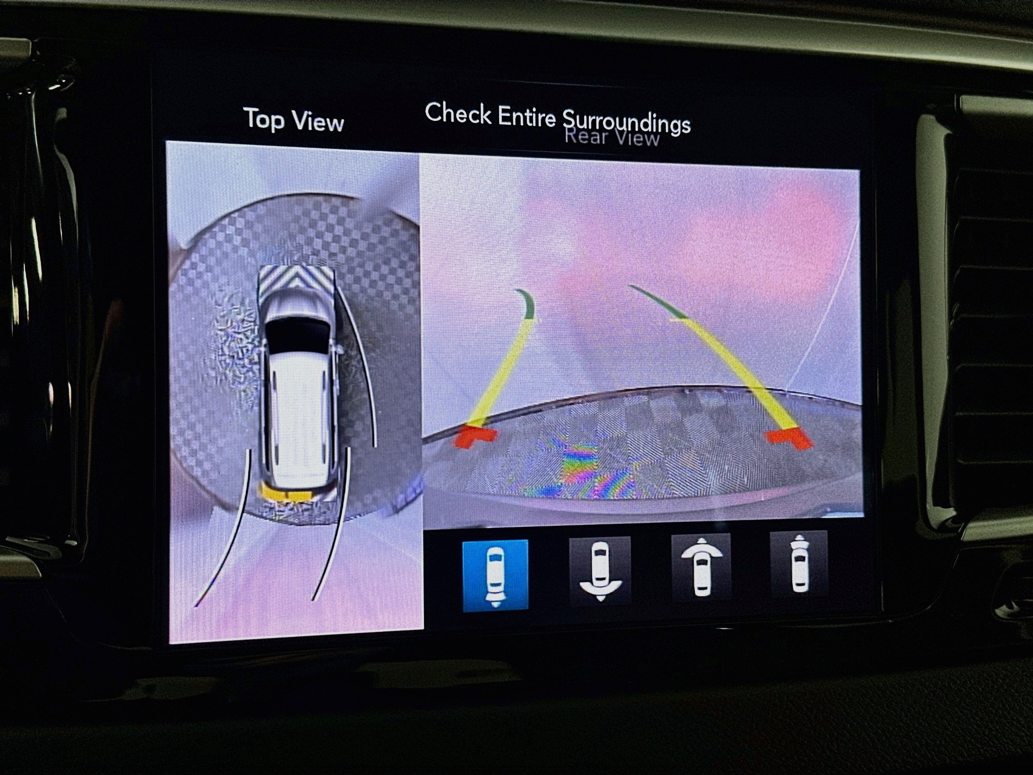 Used 2020 Chrysler Pacifica Touring-L FWD image 14