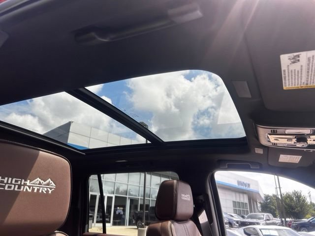 New 2026 Chevrolet Suburban High Country AWD/4WD image 24